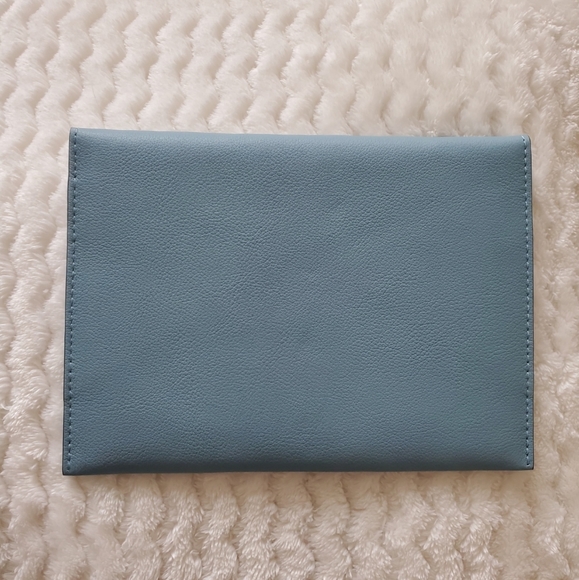 Authentic Louis Vuitton leather envelope - Picture 6 of 6